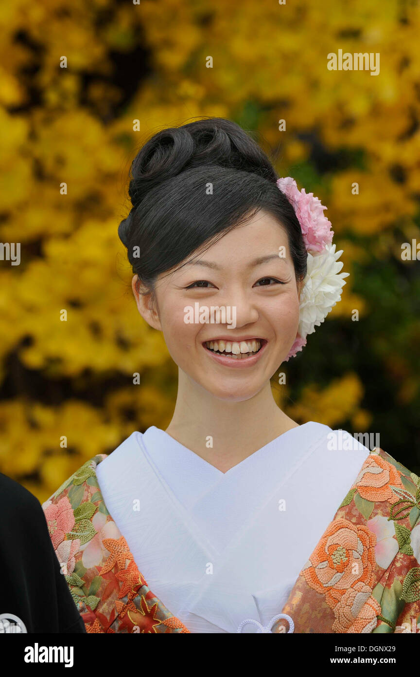 Japanese woman wearing a kimono for spring with a kimono collar and an updo  hairstyle with chrysanthemums, Shimogamo Schrein Stock Photo - Alamy