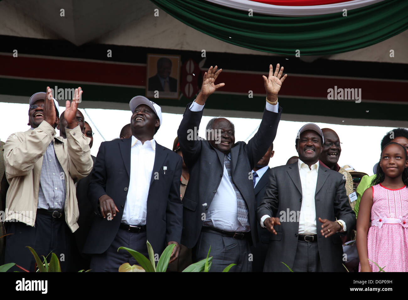 Kenya's President Mwai Kibaki (center) and Prime Minister Raila Odinga (left) with Vice President Kalonzo Musyoka,lead Cabinet Stock Photo