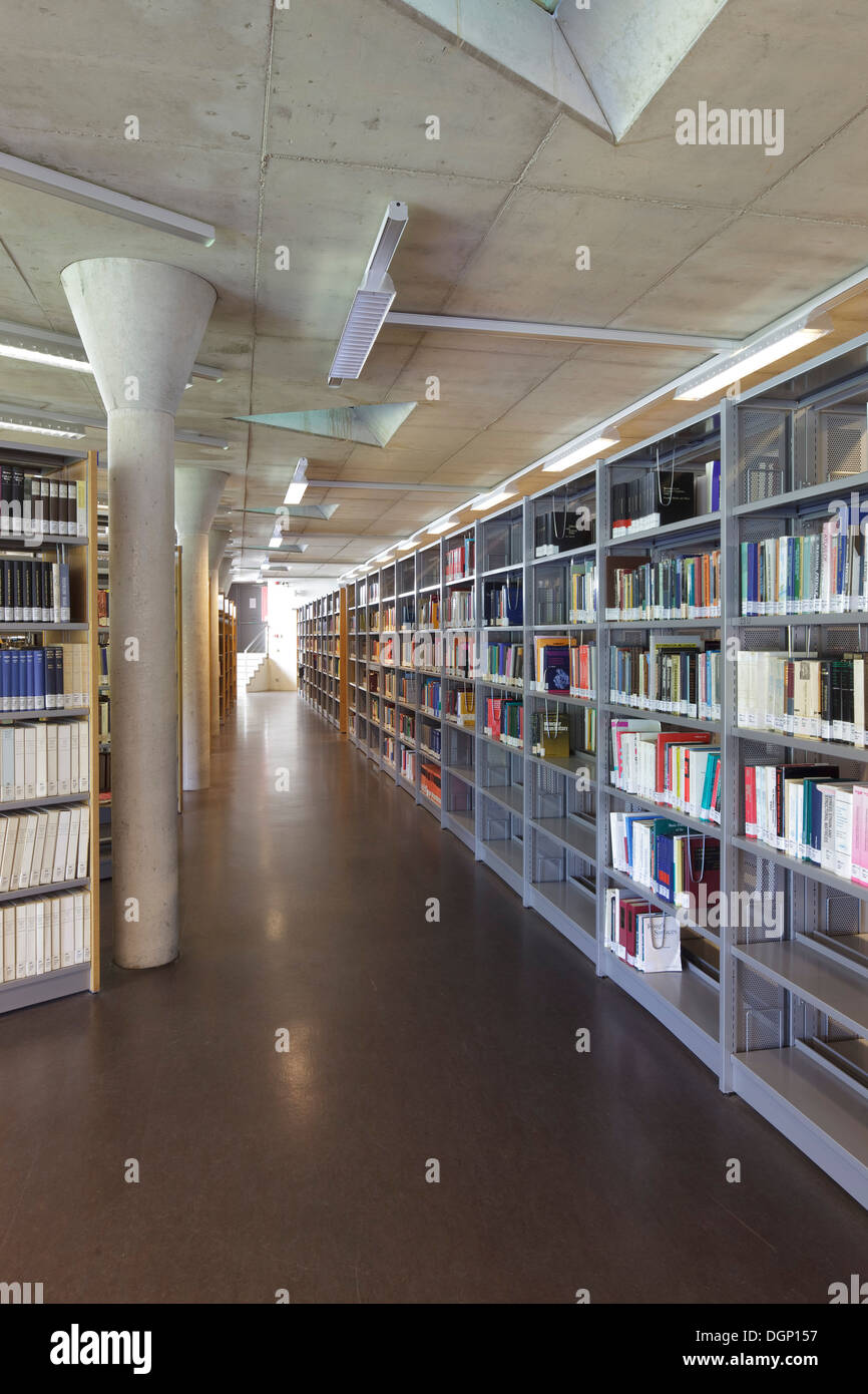 Catholic University of Leuven Arenberg Library, Leuven, Belgium. Architect: Rafael Moneo, 2002. Reading stacks with concrete pil Stock Photo