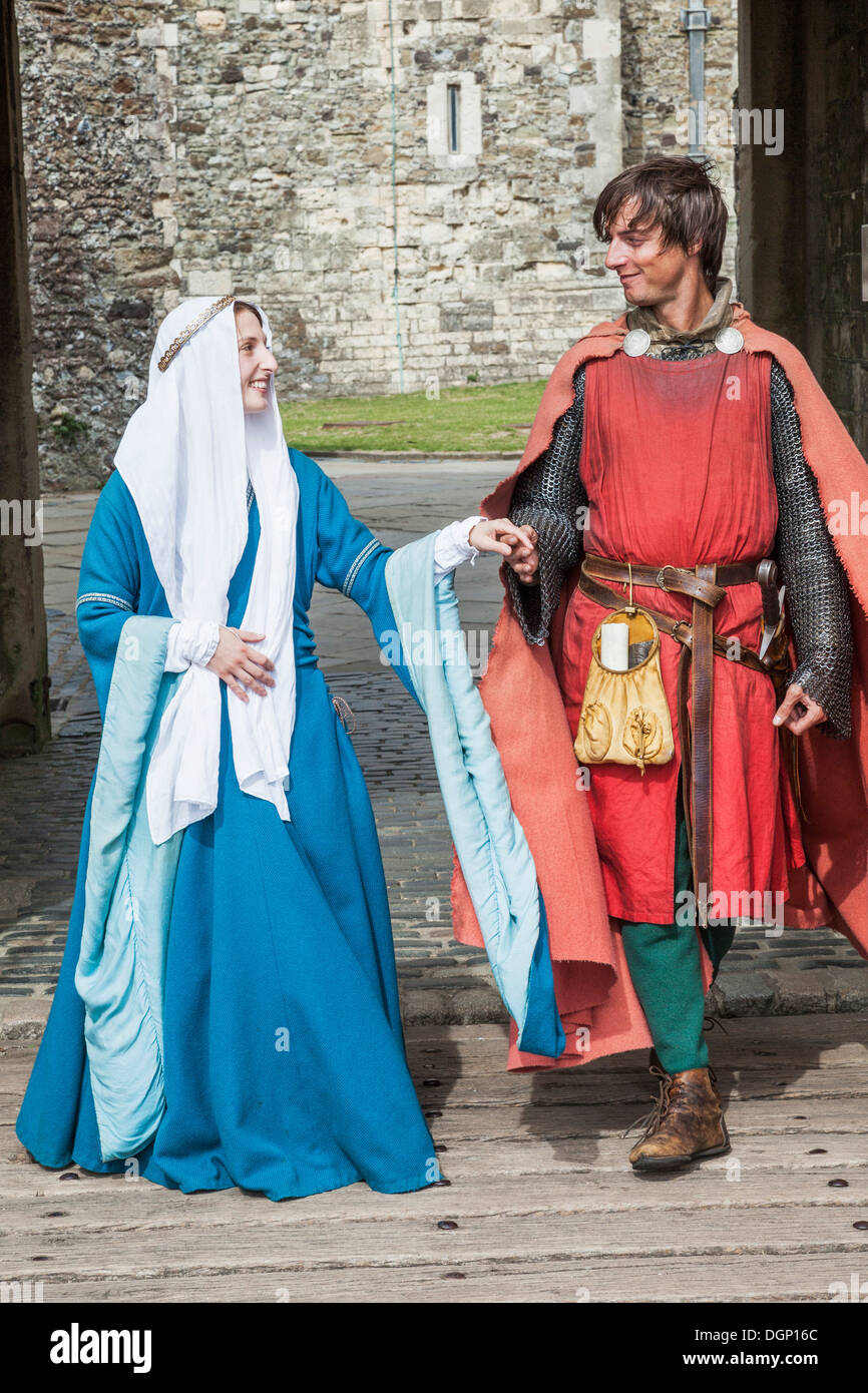 Couple medieval costume hi-res stock photography and images - Alamy