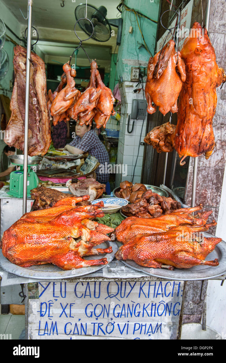 roast duck for sale in the market in Hanoi, Vietnam Stock Photo - Alamy