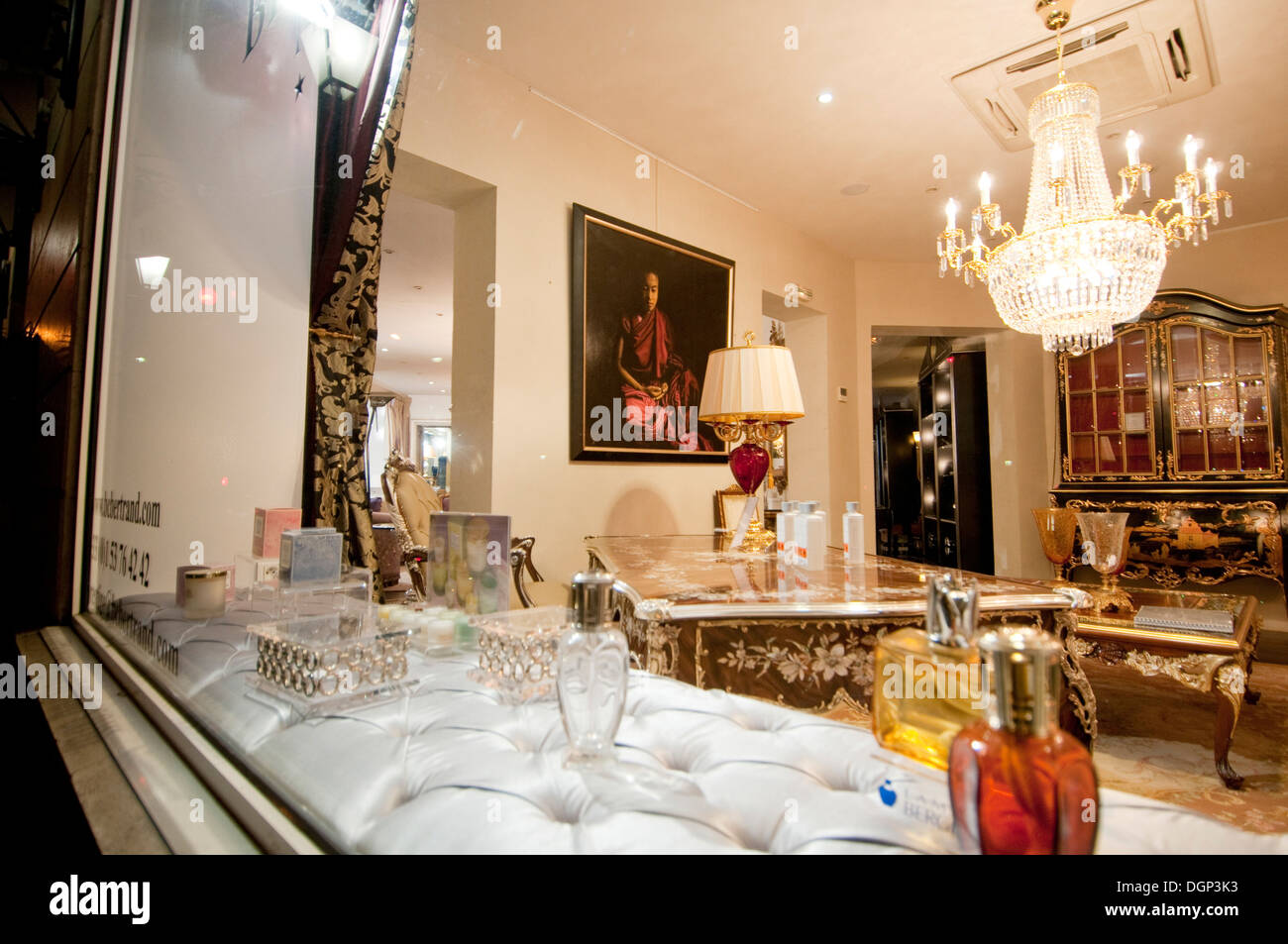 Luxury Shopping in Paris Stock Photo Alamy