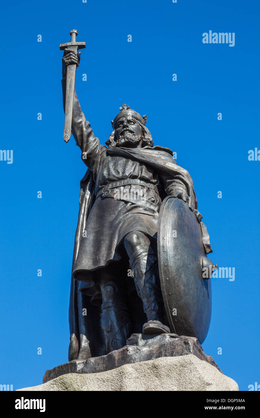 England, Hampshire, Winchester, Statue of King Alfred Stock Photo