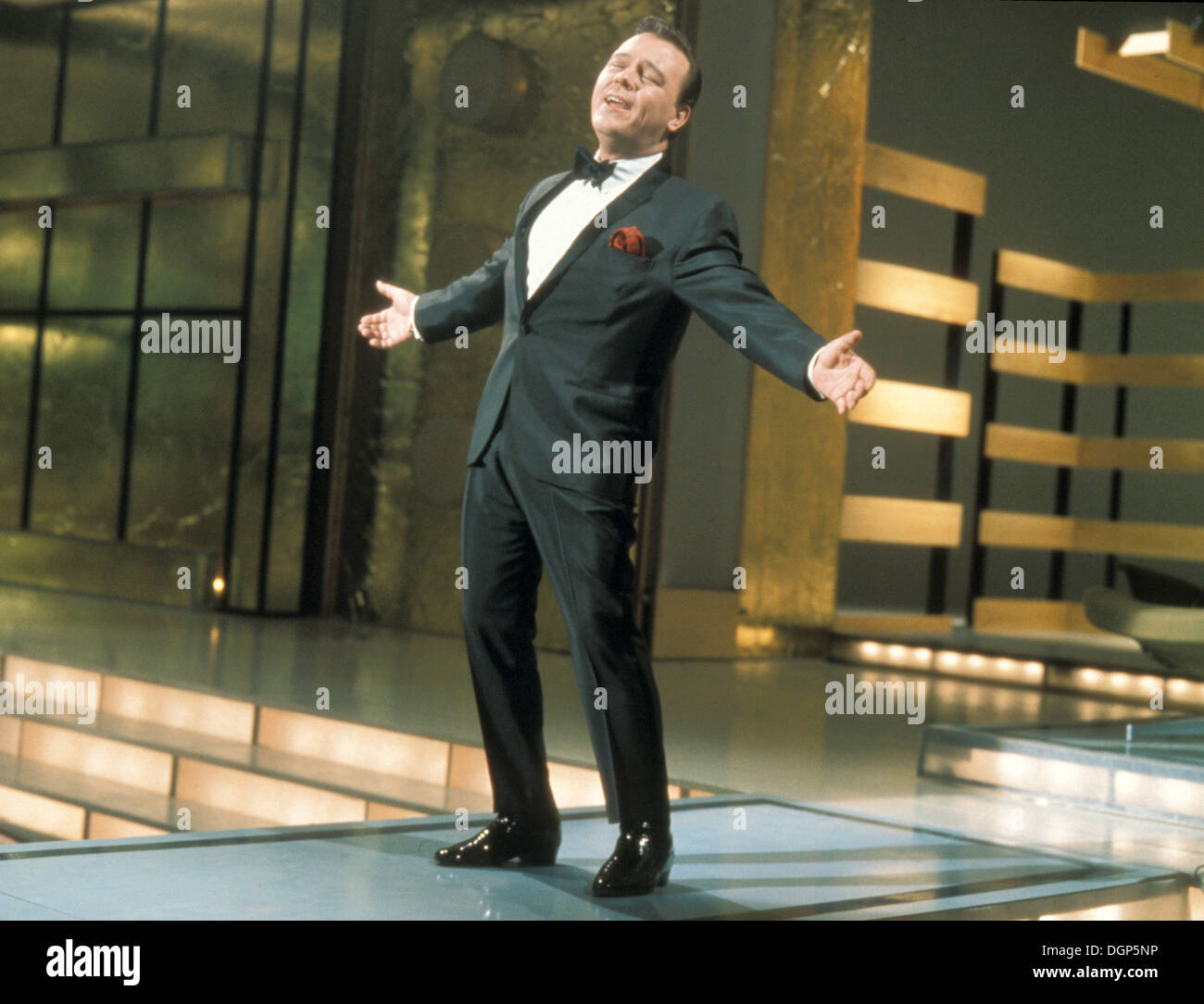 Matt monro hi-res stock photography and images - Alamy
