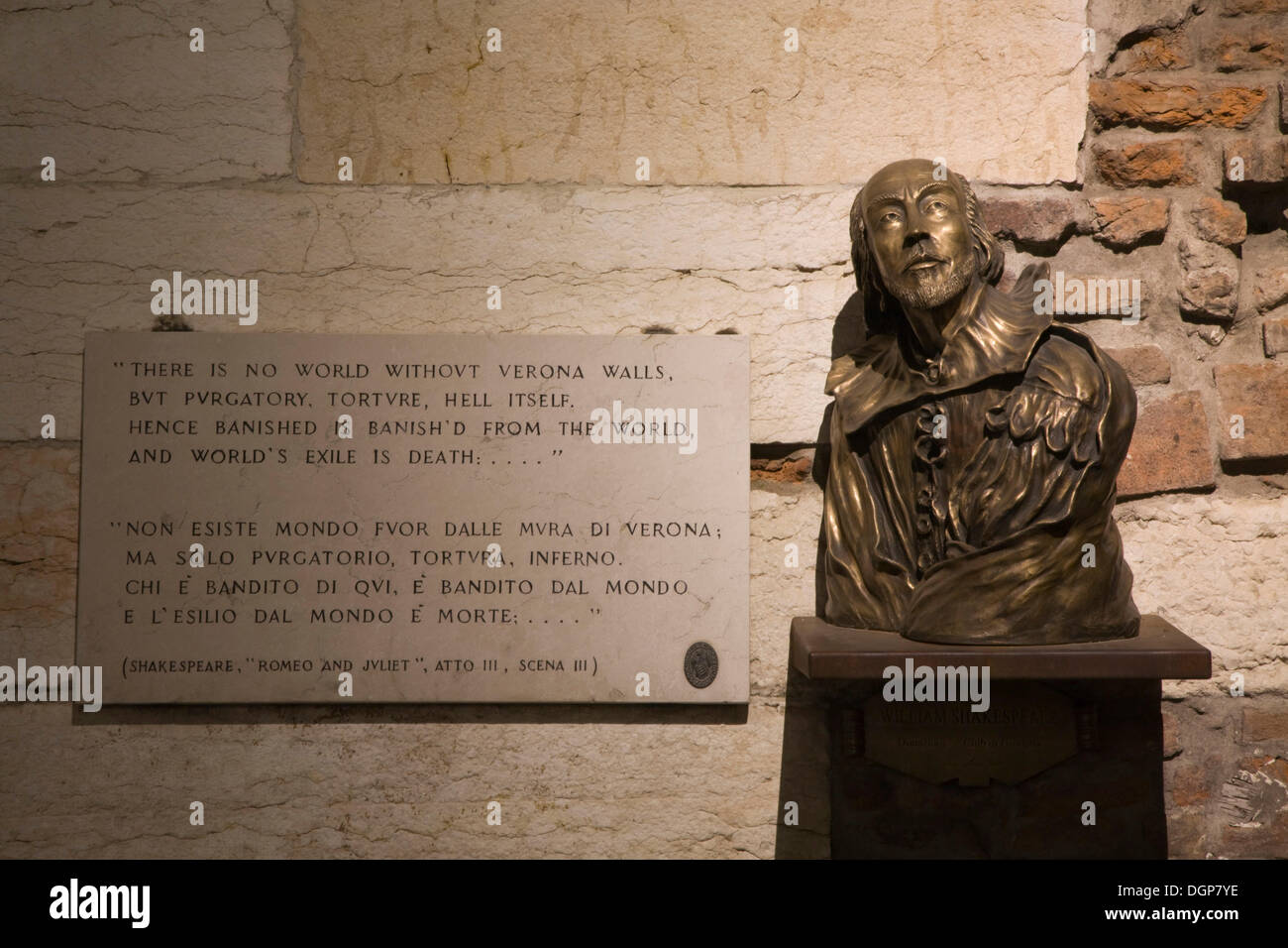Shakespeare bust and a quote from Romeo and Juliet, Verona, Veneto, Italy, Europe Stock Photo