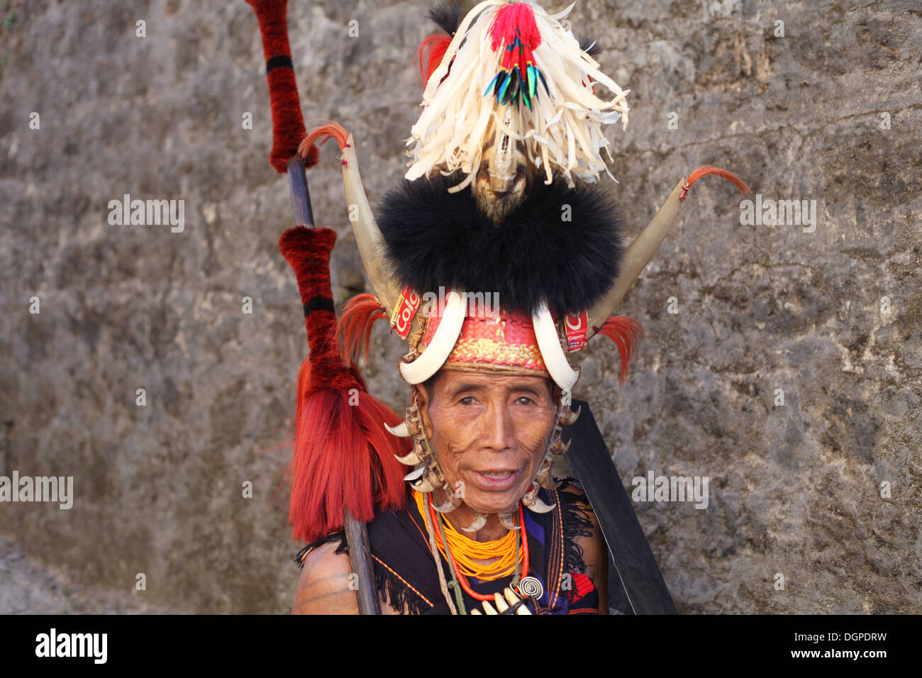 https://c8.alamy.com/comp/DGPDRW/naga-tribal-dancers-portrait-mimo-village-nagaland-india-DGPDRW.jpg