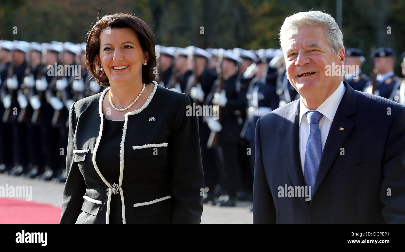 Berlin, Germany. 24th Oct, 2013. German President Joachim Gauck receives the President of the Republic of Kosovo, Atifete Jahjaga, with military honors in the garden of Bellevue Palace in Berlin, Germany, 24 October 2013. Photo: Wolfgang Kumm/dpa/Alamy Live News Stock Photo