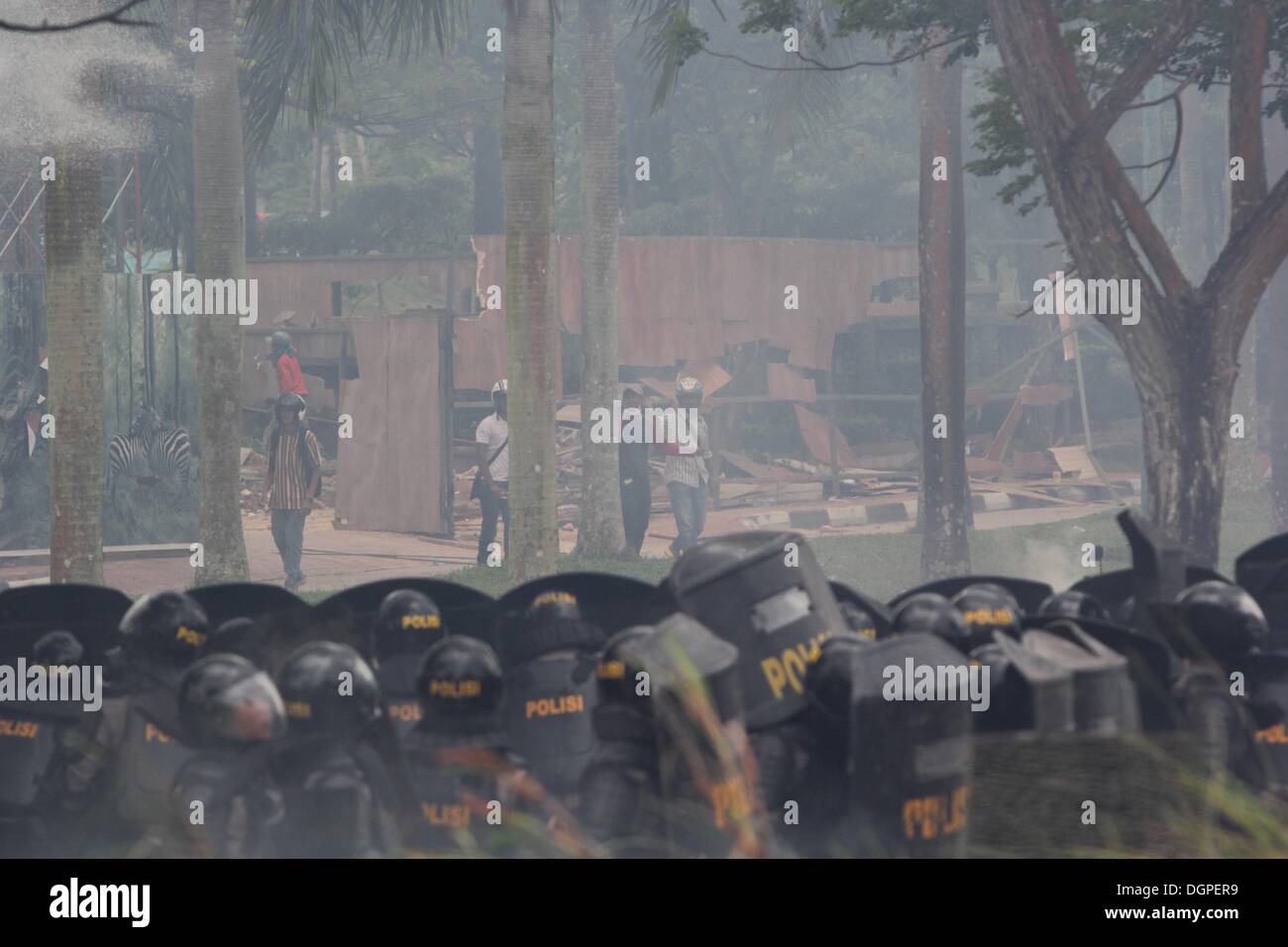 Batam, Indonesia. 23rd Oct, 2013. Protestors throw stones towards ...