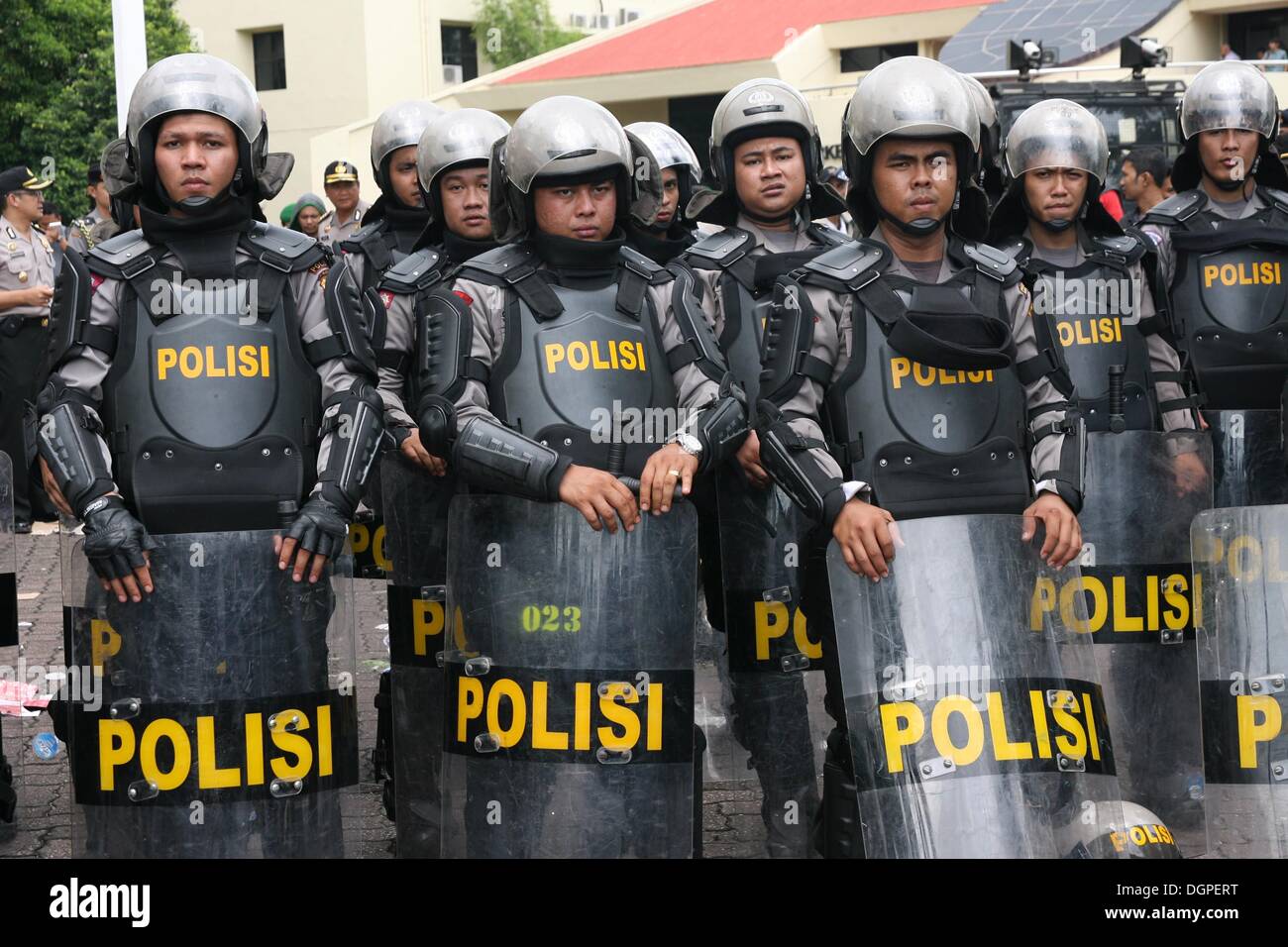 Police repel hi-res stock photography and images - Alamy