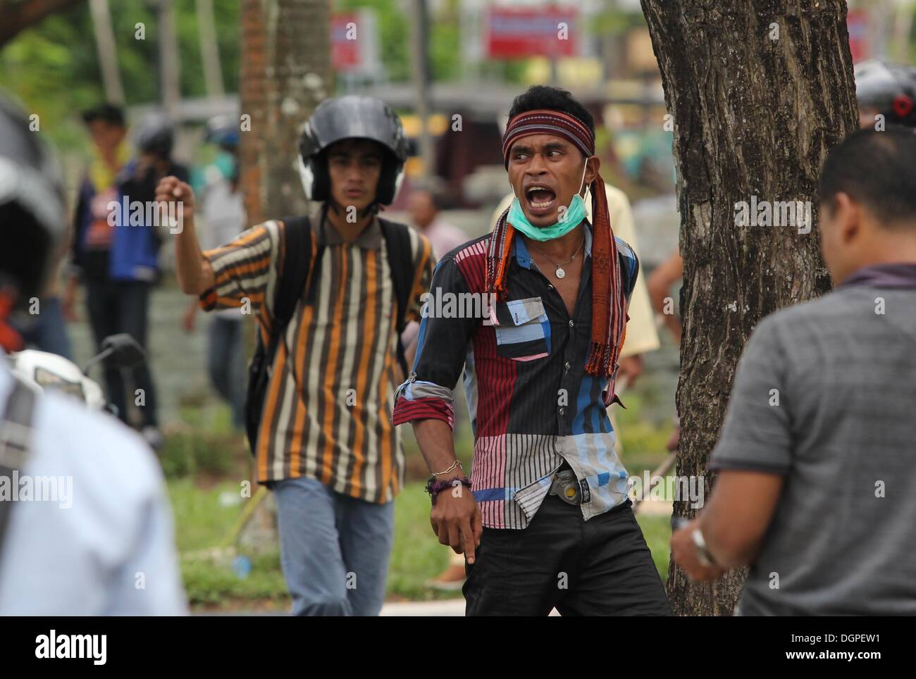 Batam, Indonesia. 23rd Oct, 2013. Protestors throw stones towards ...