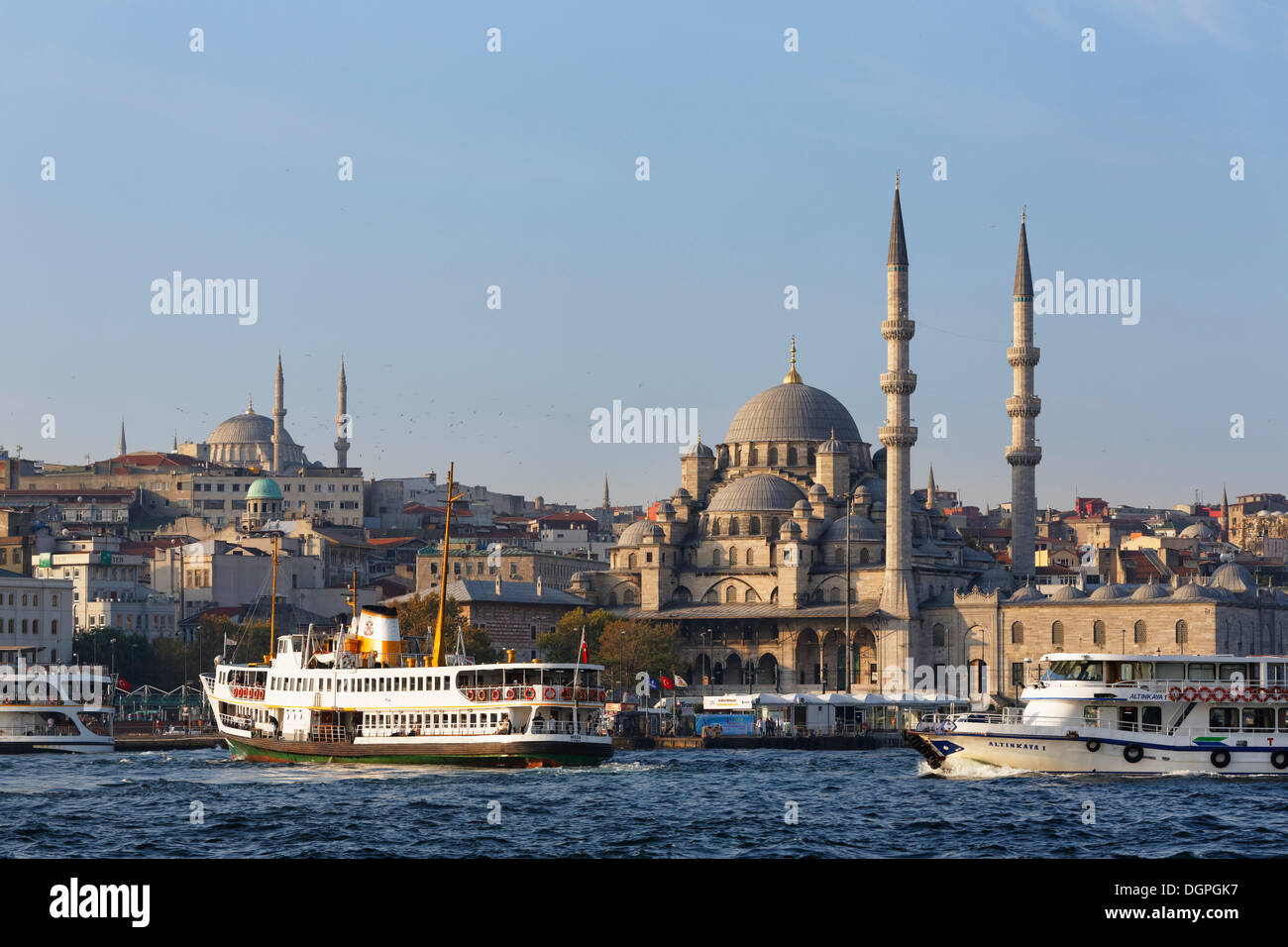New Mosque, Yeni Cami, Eminoenue ferry port, Golden Horn, the Nuruosmaniye Mosque at the back on the left, Istanbul Stock Photo