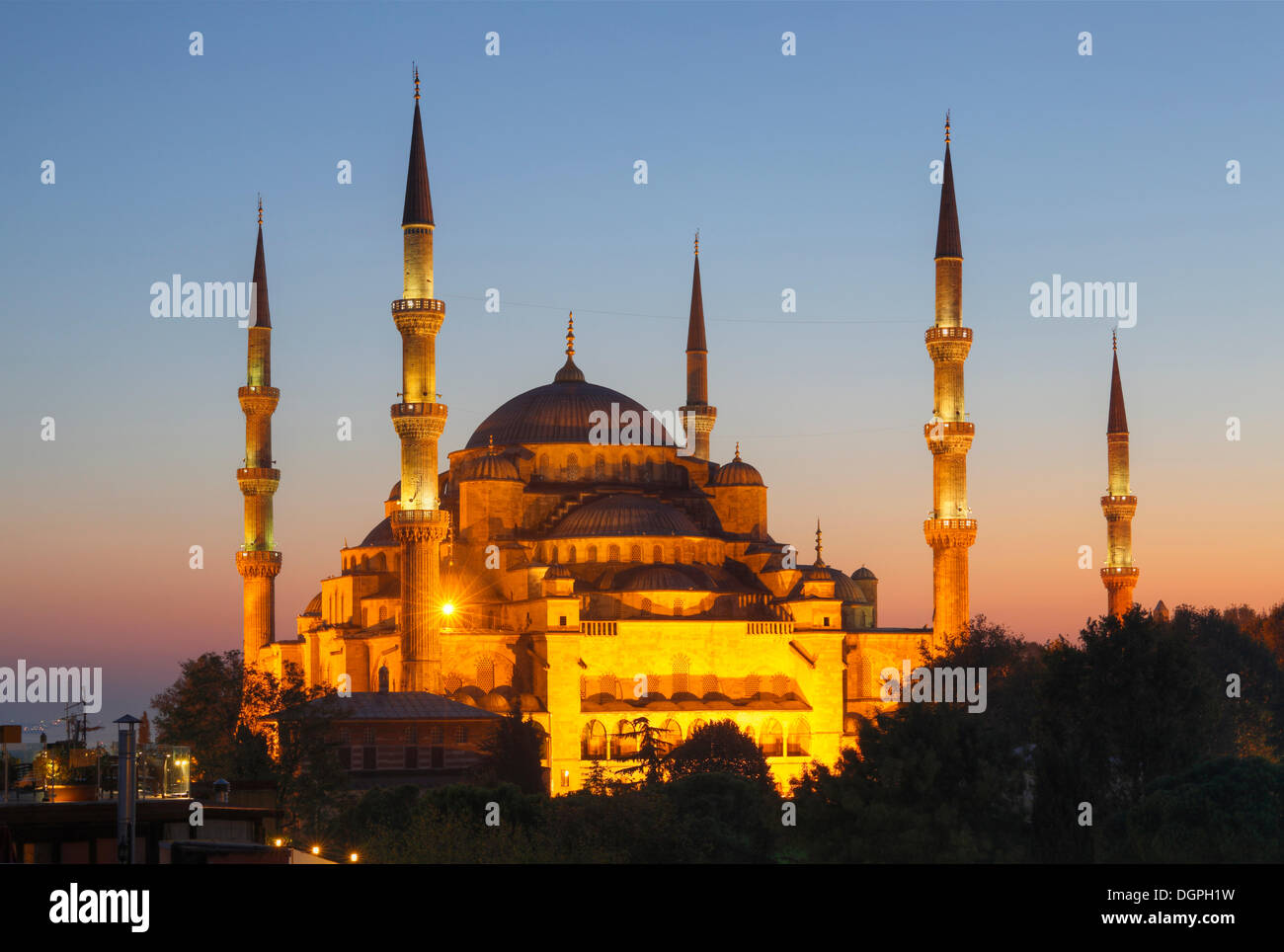Blue Mosque, Sultan Ahmed Mosque or Sultanahmet Camii, at dusk, Istanbul, European side, Istanbul Province, Turkey Stock Photo