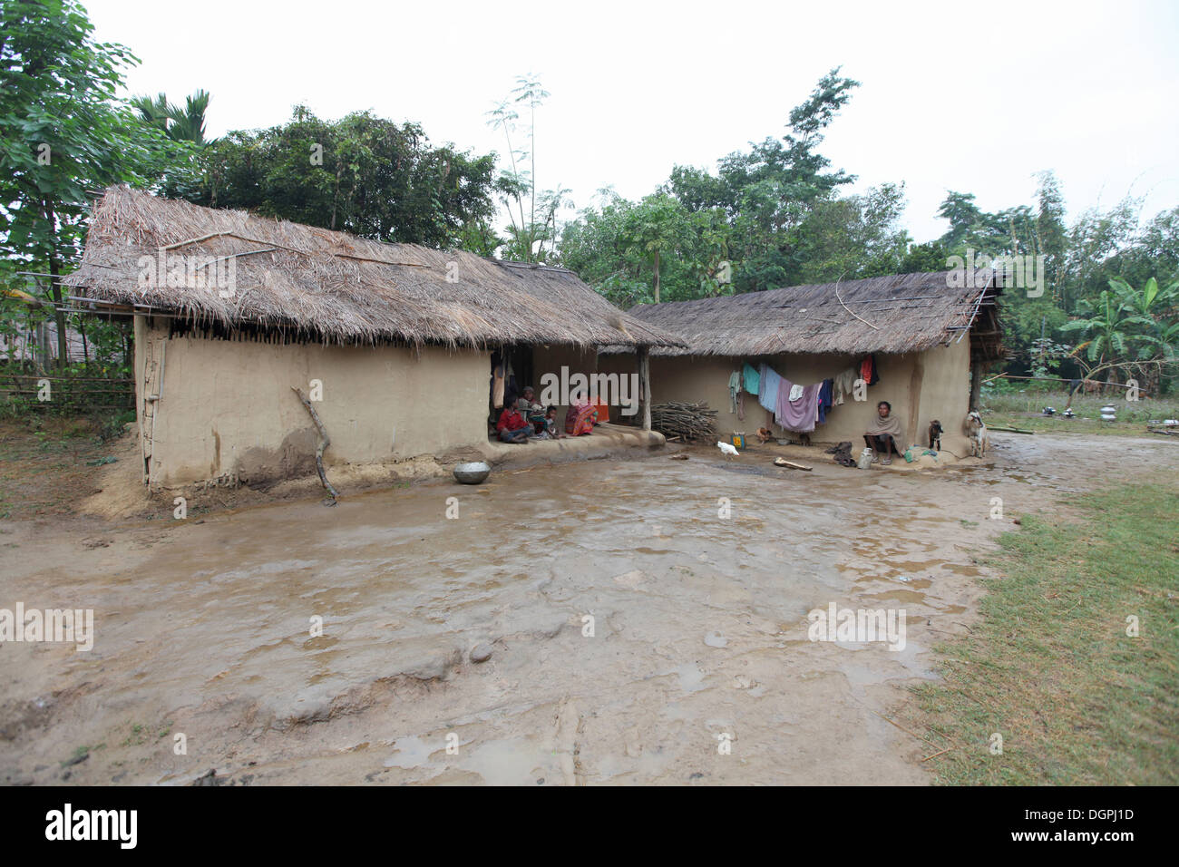 Mud hut walls house hires stock photography and images Alamy