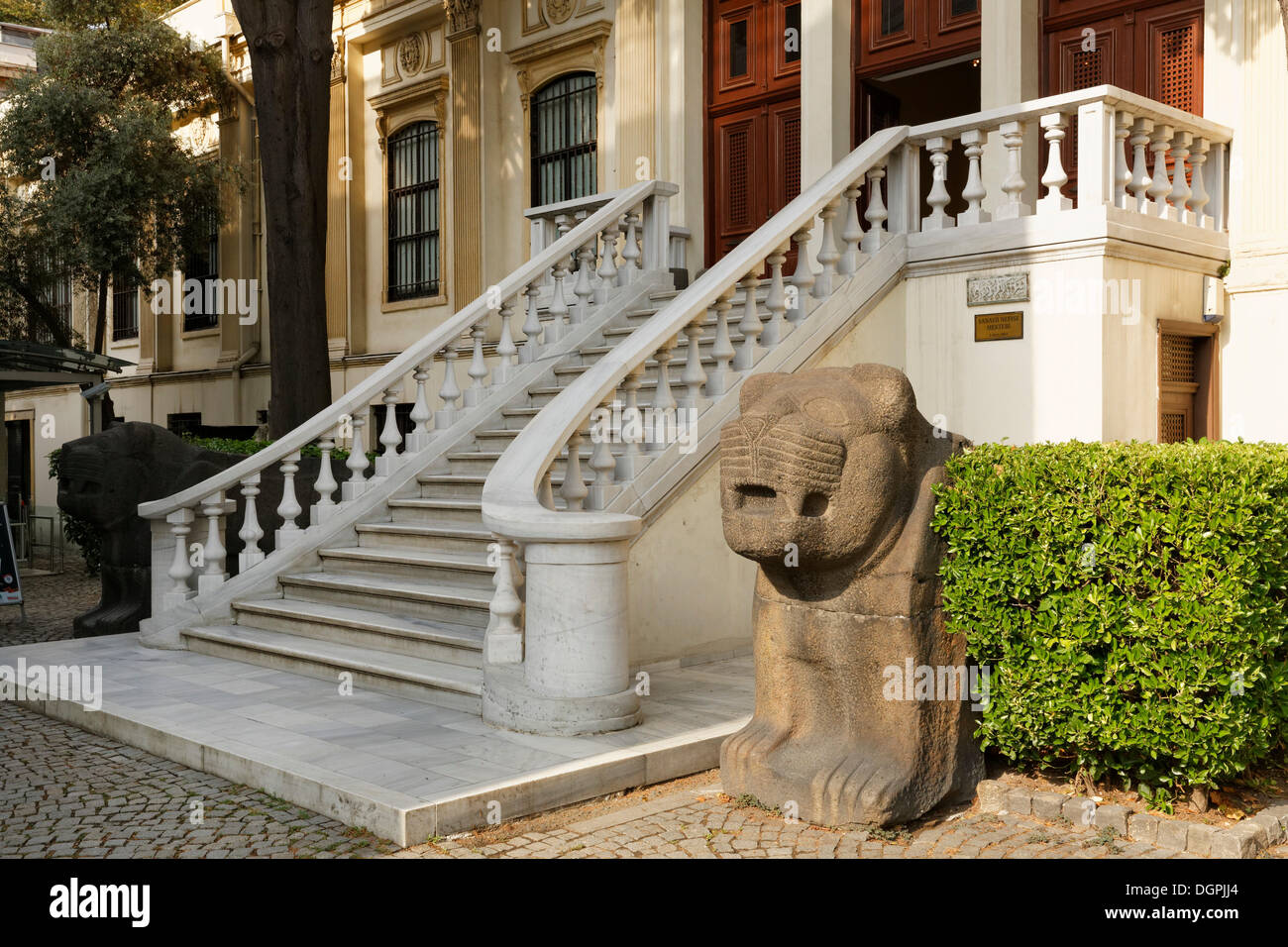 Staircase to the former Academy of Art, sculptures of Hittite lions, Archaeological Museum, Sarayburnu, Istanbul, European side Stock Photo