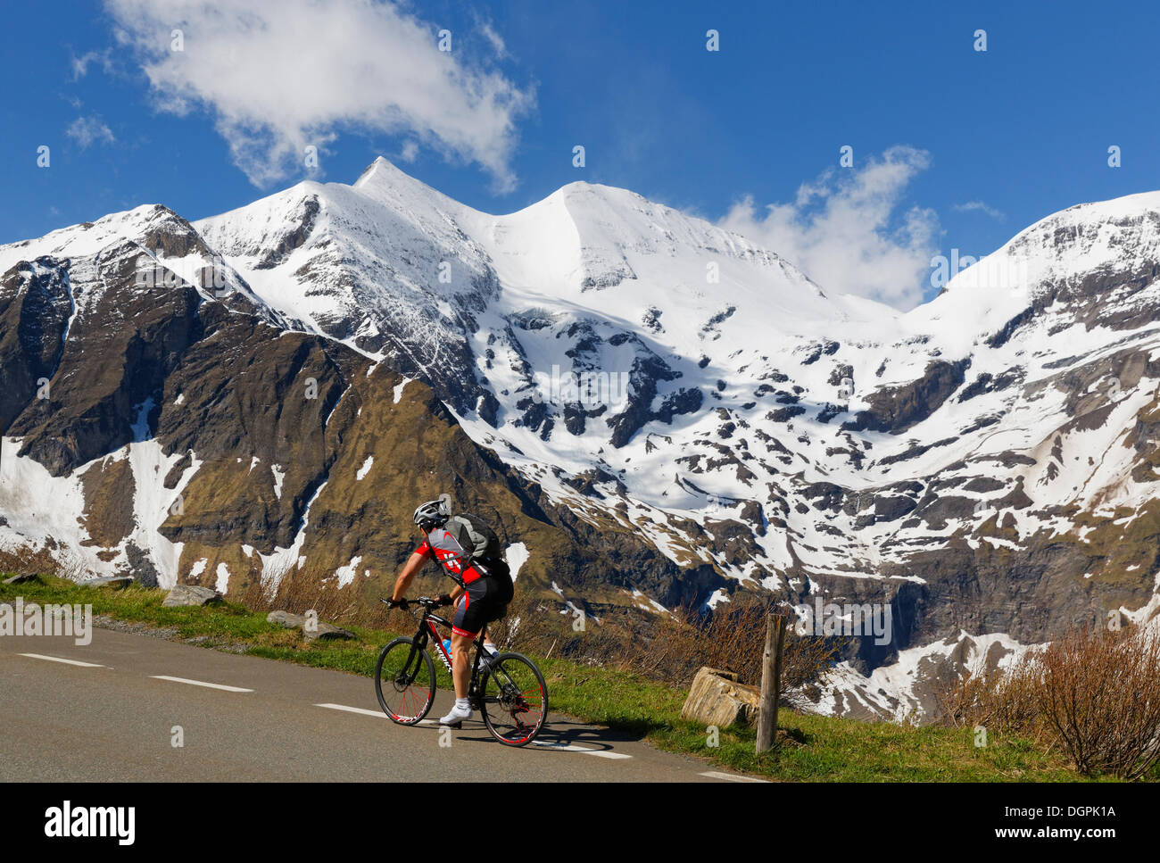 Glockner Group with Sonnenwelleck Mountain and Fuschlkarkopf Mountain, cyclists on Grossglockner High Alpine Road Stock Photo