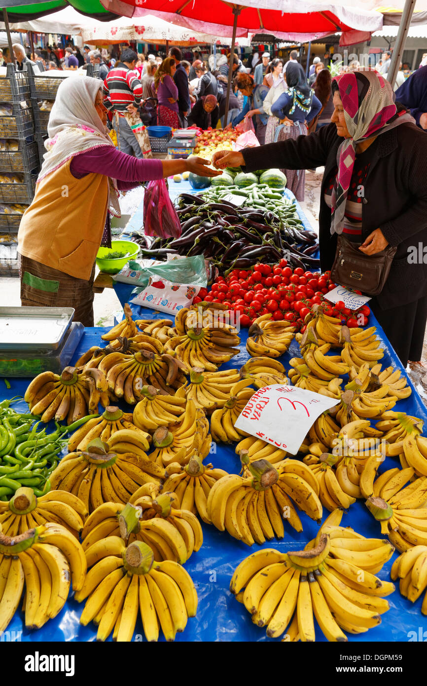 Fruit and vegetable stand, weekly farmer's market, Muğla, Muğla Province, Aegean region, Turkey Stock Photo