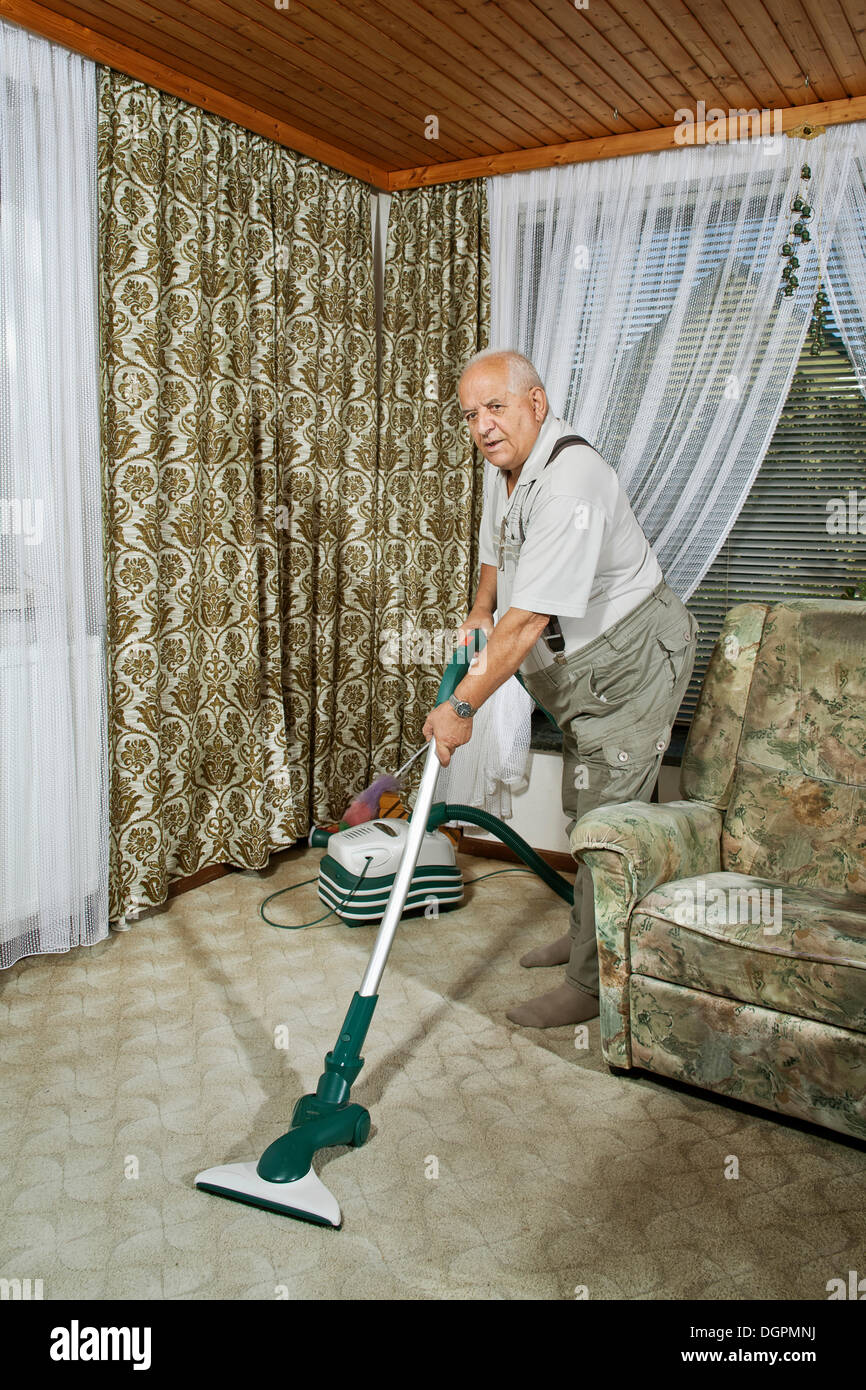 Old vacuum cleaner hoover hires stock photography and images Alamy
