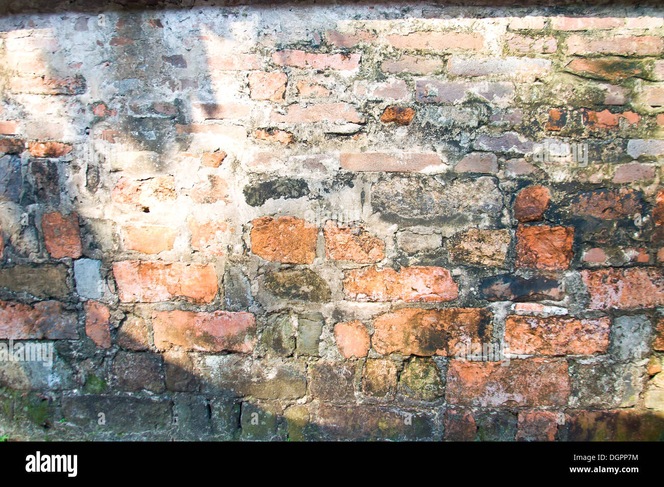 Old brick wall background hi-res stock photography and images - Alamy