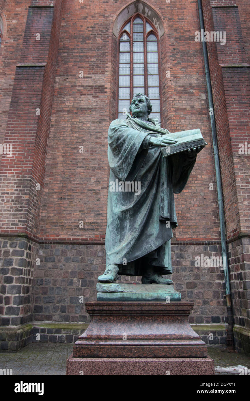 Martin luther statue berlin hi-res stock photography and images - Alamy
