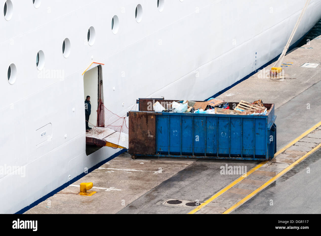 Cruise Ship Waste High Resolution Stock Photography And Images Alamy