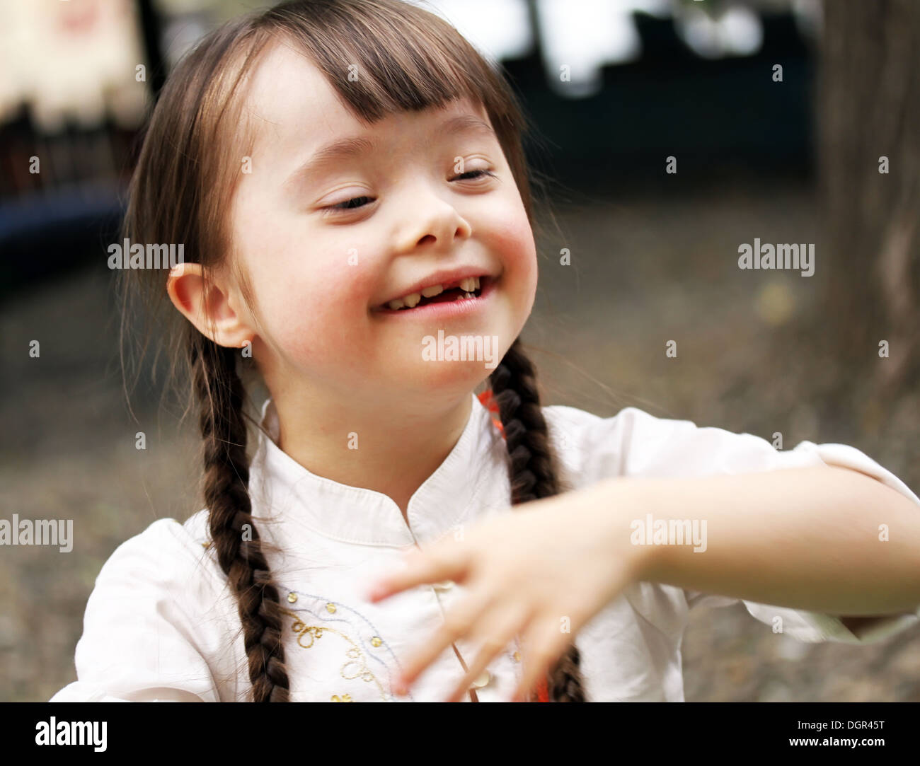 Portrait of beautiful young girl smiling Stock Photo - Alamy