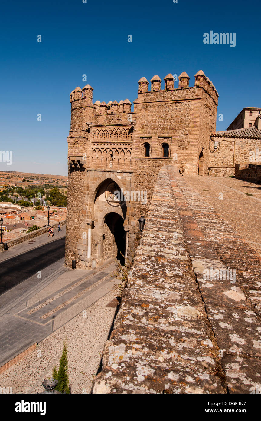 La Puerta del Sol de Toledo, Construcción mudéjar del siglo XIV, Castilla la Mancha, España Stock Photo