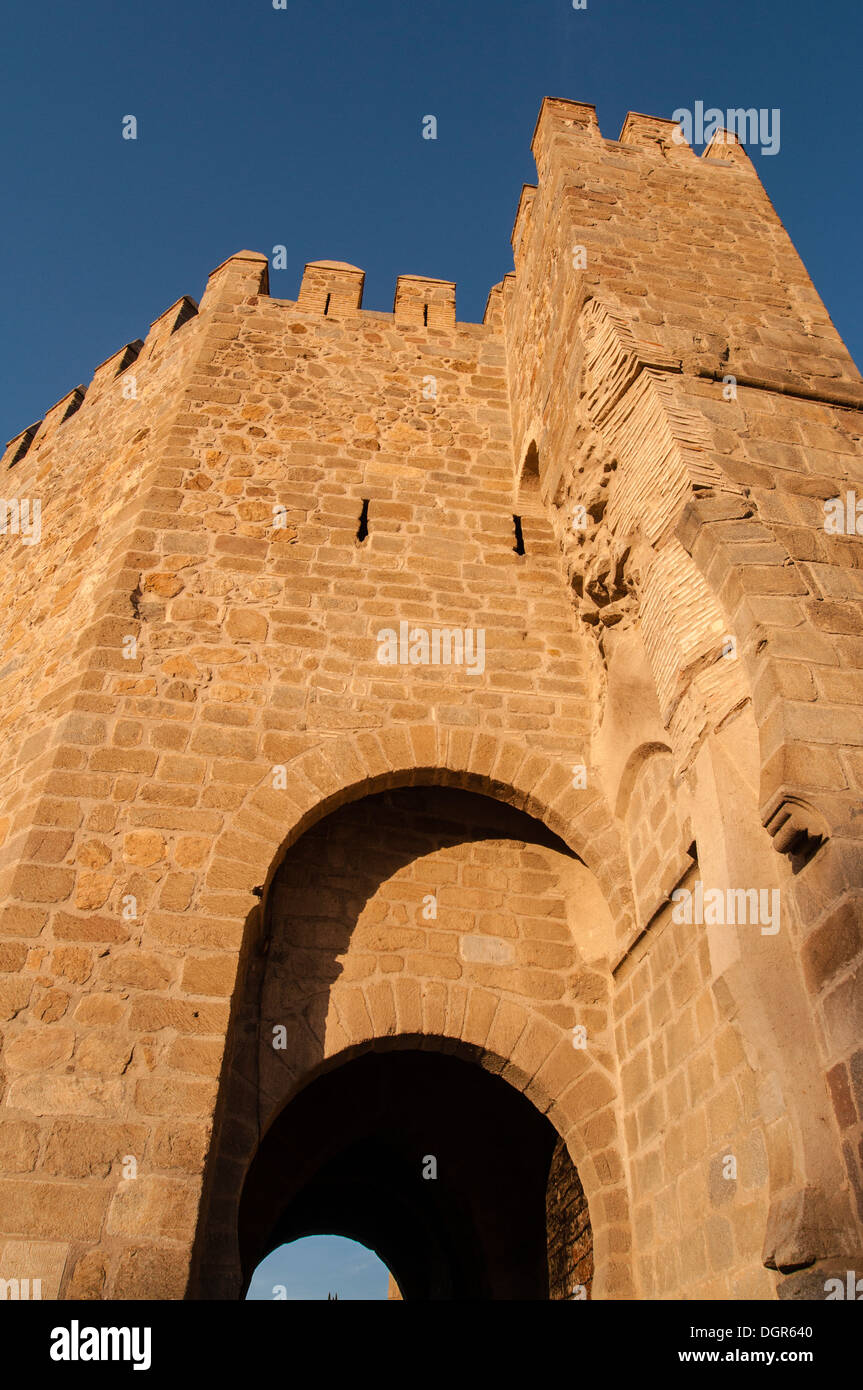 Torreón exterior del puente de San Martin, Toledo, Castilla la Mancha, España Stock Photo
