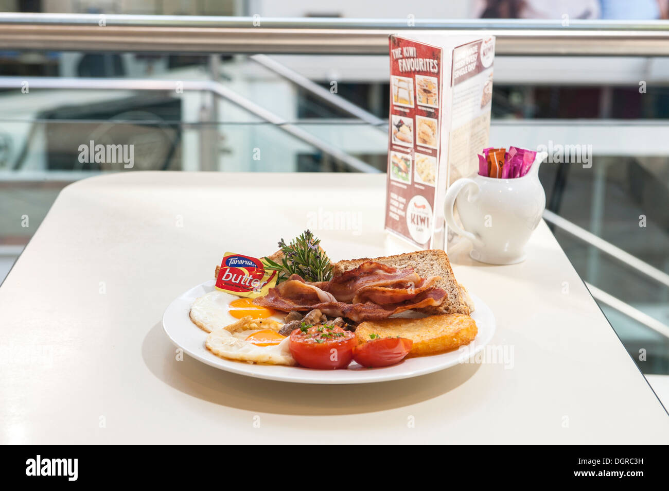 Cooked breakfast at a New Zealand café Stock Photo Alamy