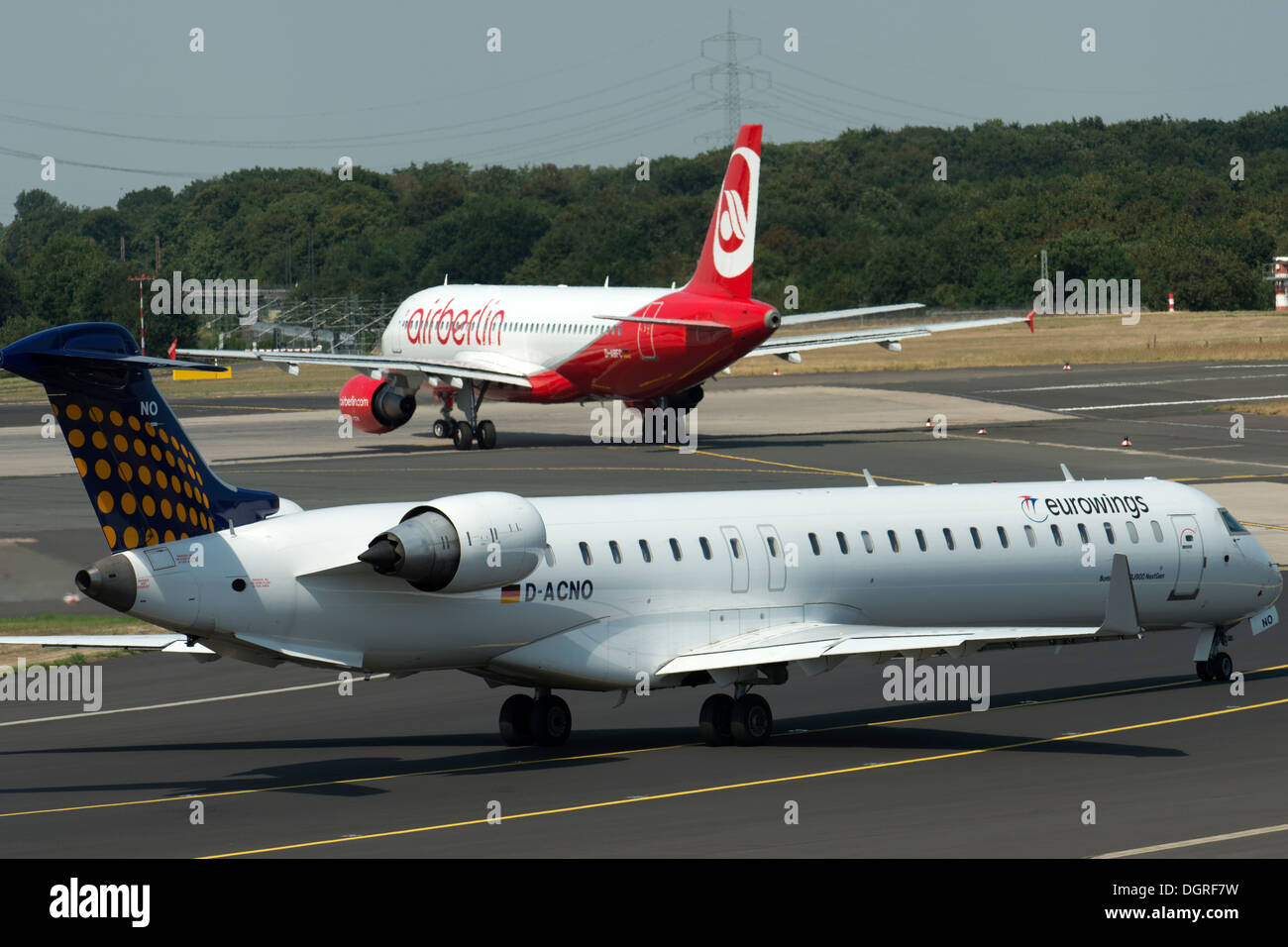 Bombardier crj900 hi-res stock photography and images - Alamy