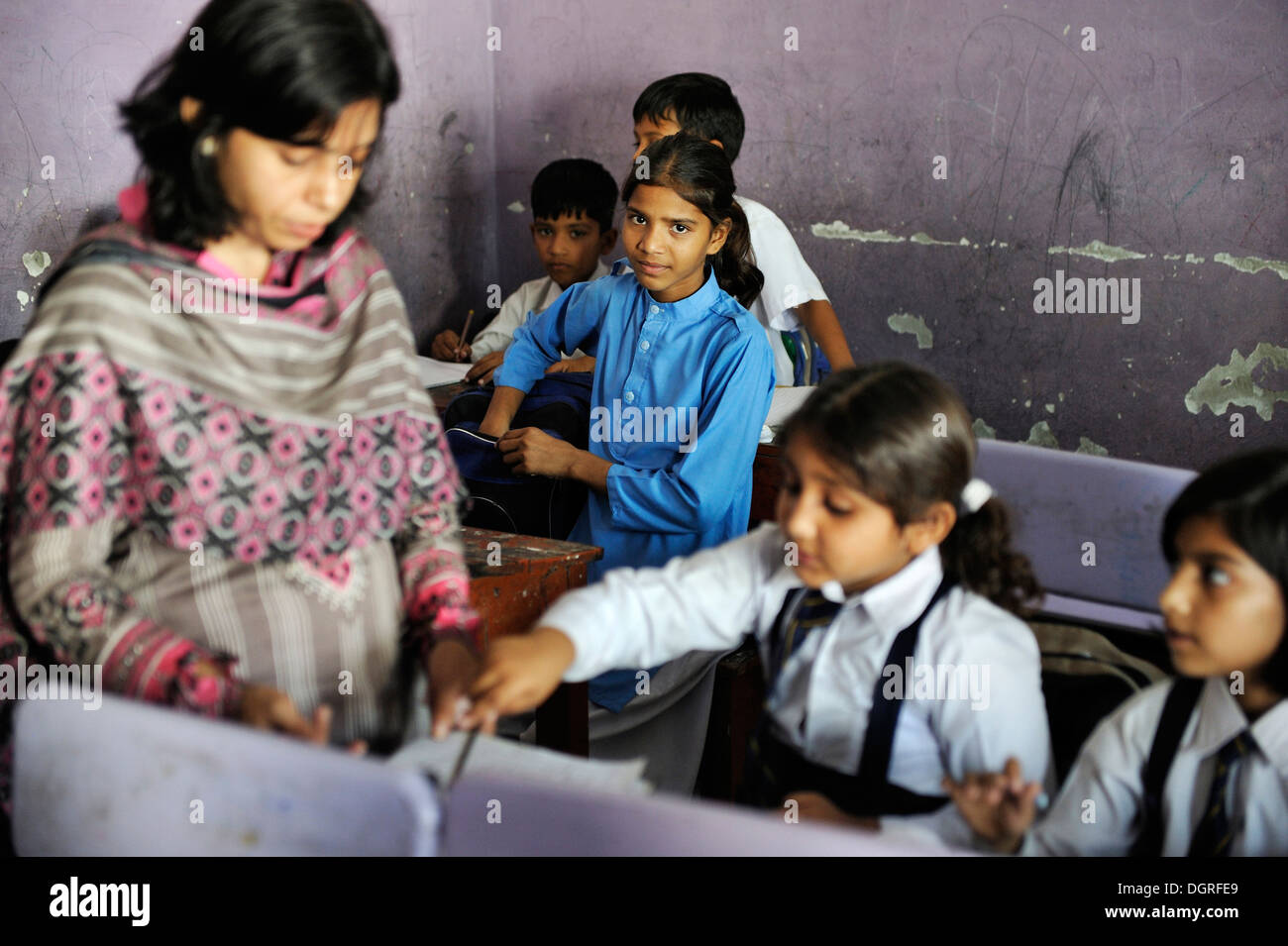 Pakistan, Punjab, Youhanabad, Girls in Christian school with teacher Stock Photo