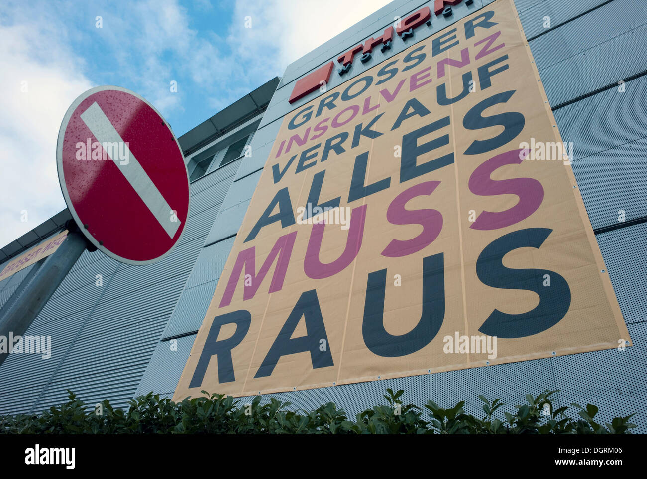 Sale, insolvency, with road traffic sign, Frankfurt am Main, Hesse Stock Photo