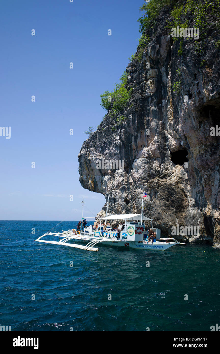 Traditional philippines boat hi-res stock photography and images - Alamy