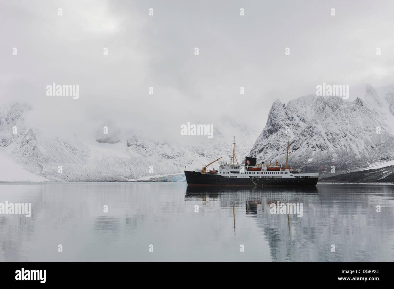 Passenger ship MS Nordstjernen in the Arctic Ocean, Magdalenefjorden, Spitsbergen, Spitsbergen Island, Svalbard Archipelago Stock Photo