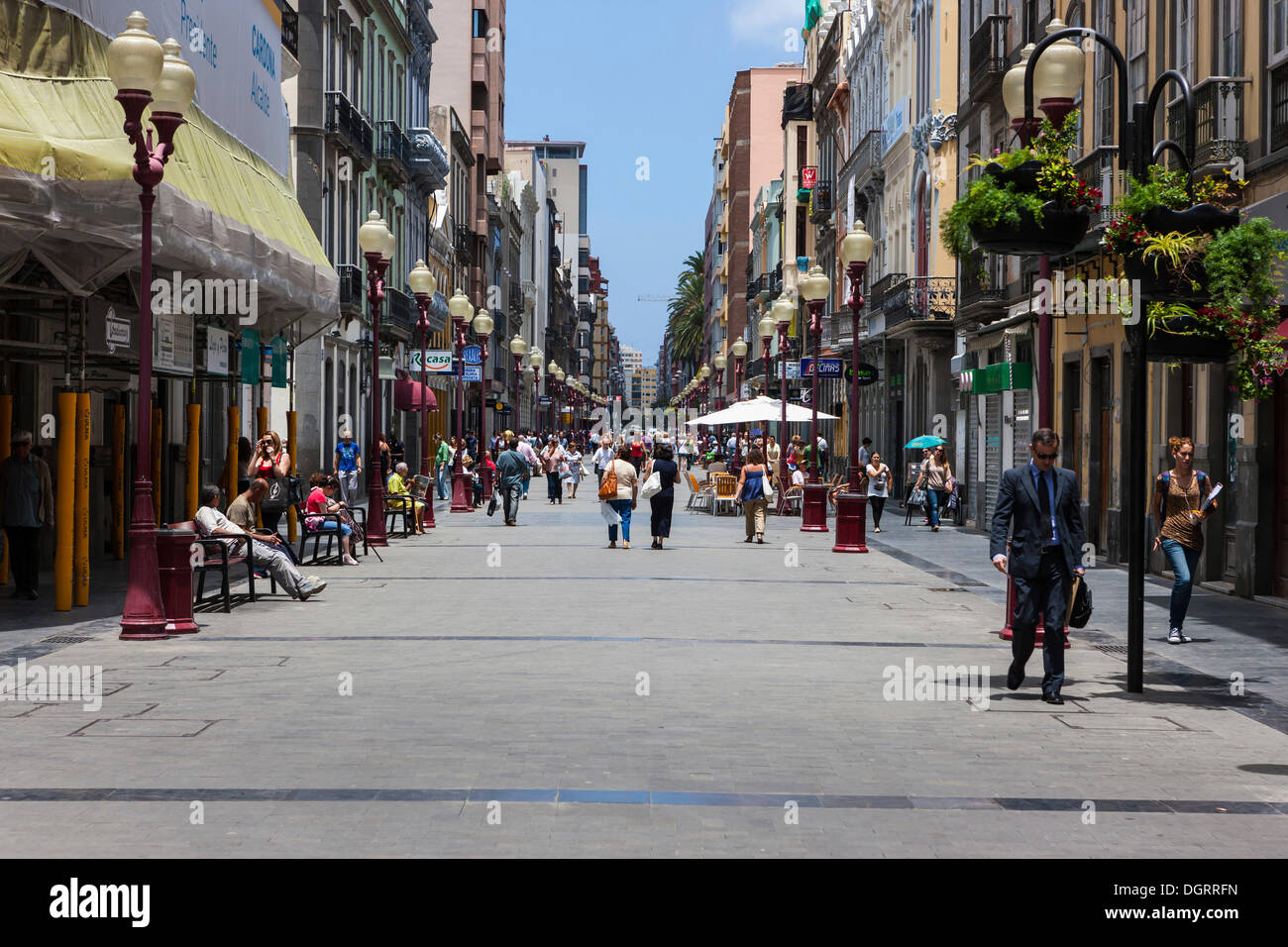 rekruttere Fordeling yderligere Main shopping street, Calle Tirana, historic town centre of Las Palmas, Gran  Canaria, Canary Islands, Spain, Europe Stock Photo - Alamy