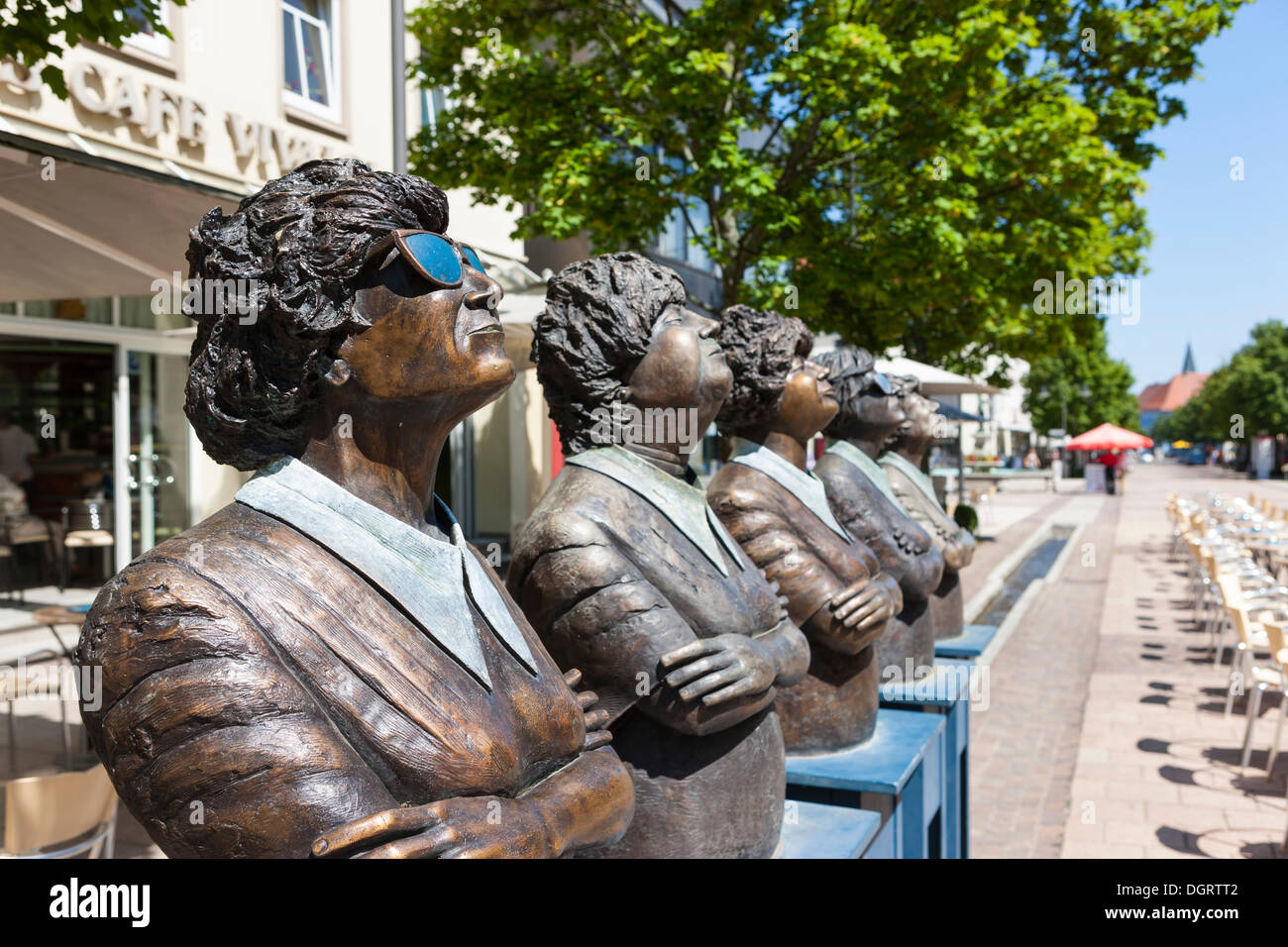 Bronze figures, one wearing sunglasses, looking up, Balingen, Baden-Wuerttemberg, PublicGround Stock Photo