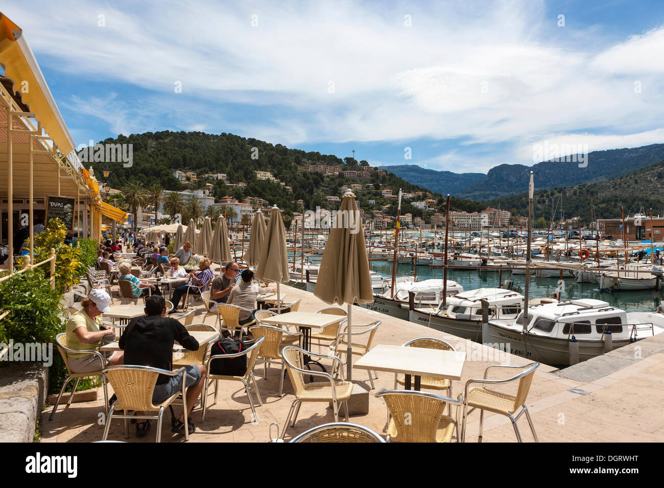 Restaurants on the promenade of Port de Sóller, Sóller, northwest coast of  Mallorca, Balearic Islands, Mediterranean Sea Stock Photo - Alamy