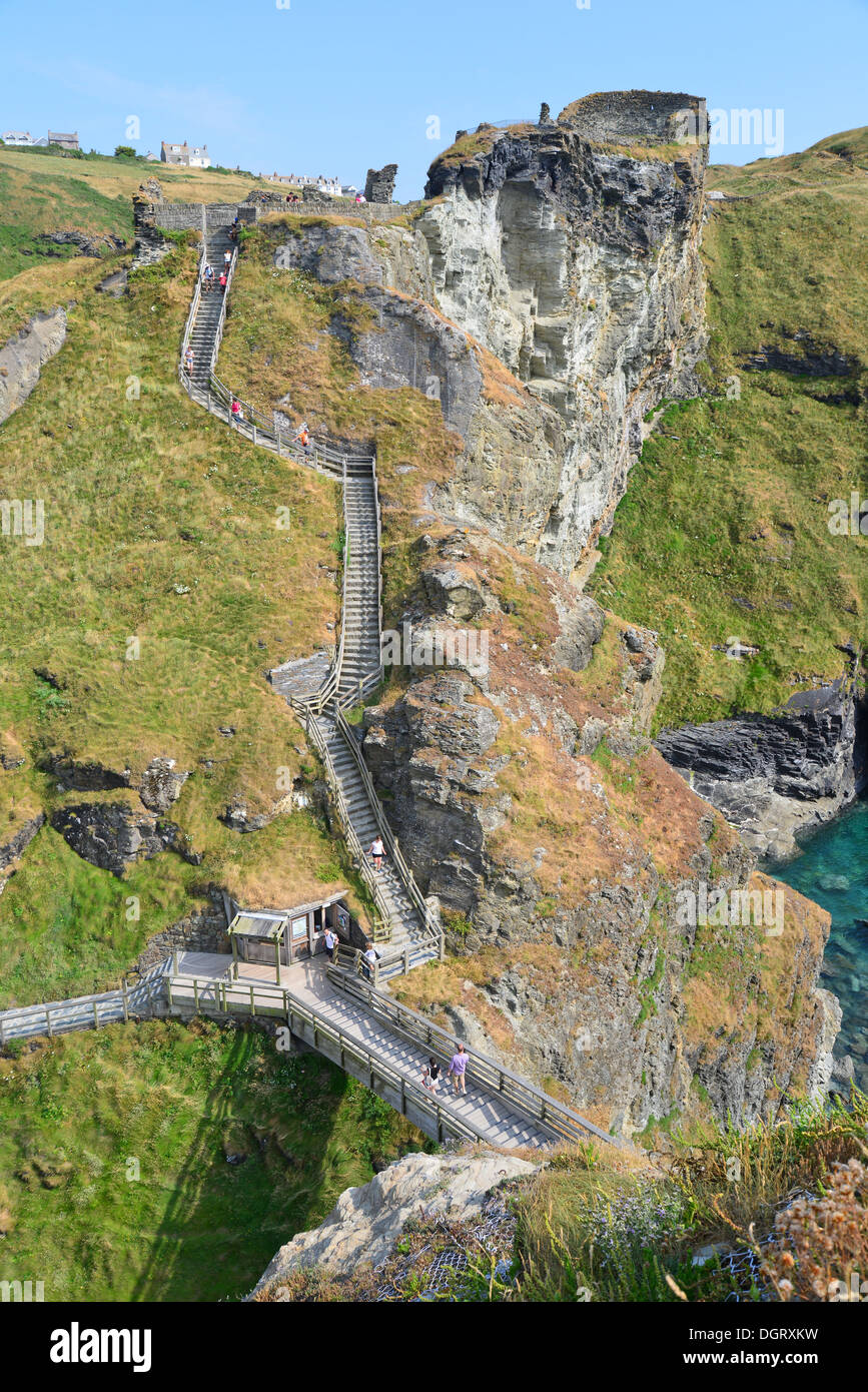 upper-mainland-courtyard-of-tintagel-castle-legendary-birthplace-of