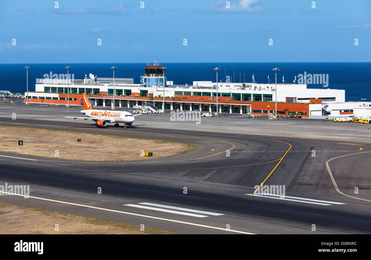 Airbus from easyjet.com in front of the terminal of Madeira Airport, LPMA, also known as Funchal Airport and Santa Catarina Stock Photo