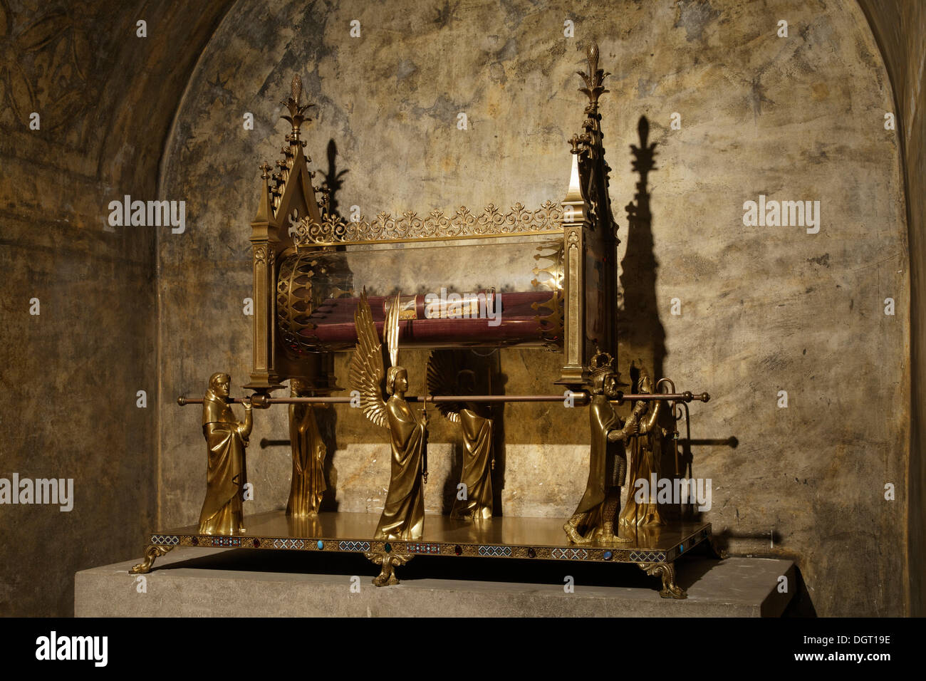 Basilica of Sainte Marie-Madeleine in Vezelay, crypt and relics of Mary ...