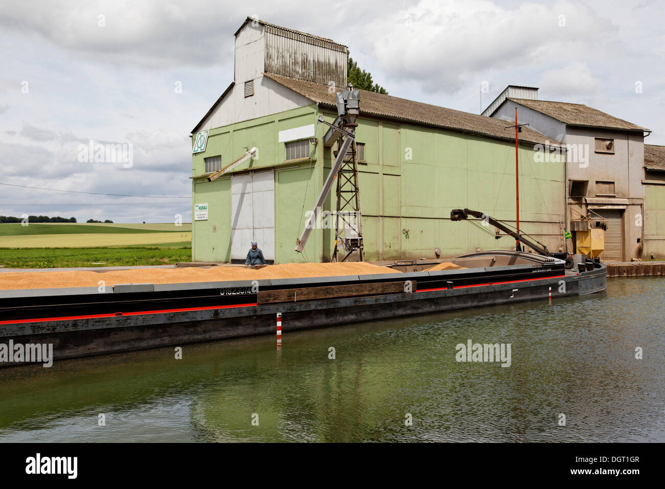 Canal of Saint-Quentin near Bellenglise, grain being loaded from a silo, Saint-Quentin, department of Aisne, Picardy region Stock Photo