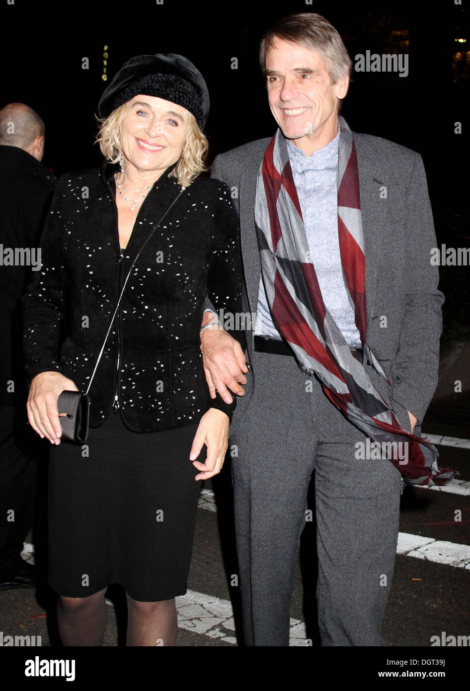 New York, USA. 24th Oct, 2013. Actor JEREMY IRONS and SINEAD CUSACK ...