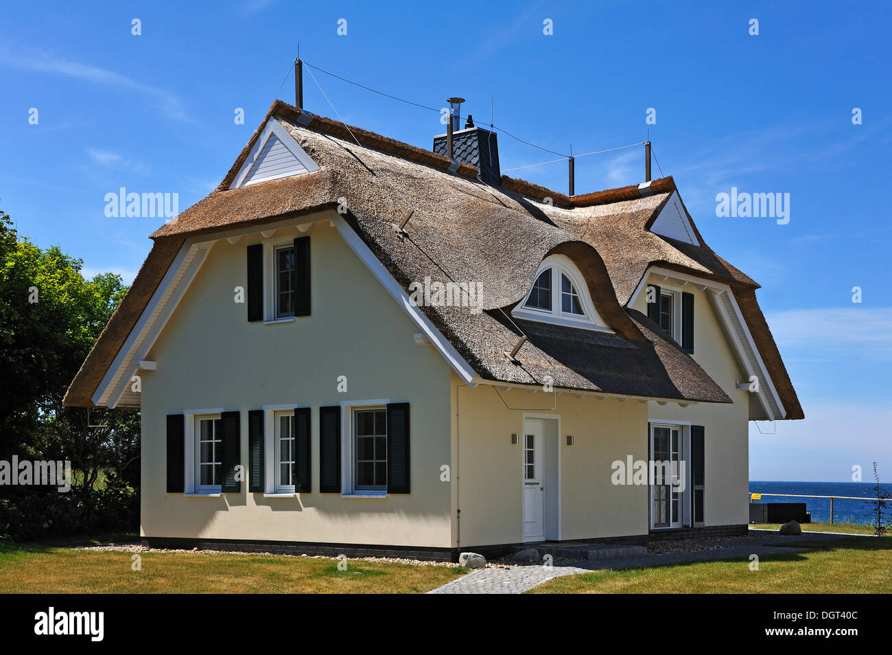 Newly finished detached house with thatched roof, Ahrenshoop, Darss, Mecklenburg-Western Pomerania Stock Photo