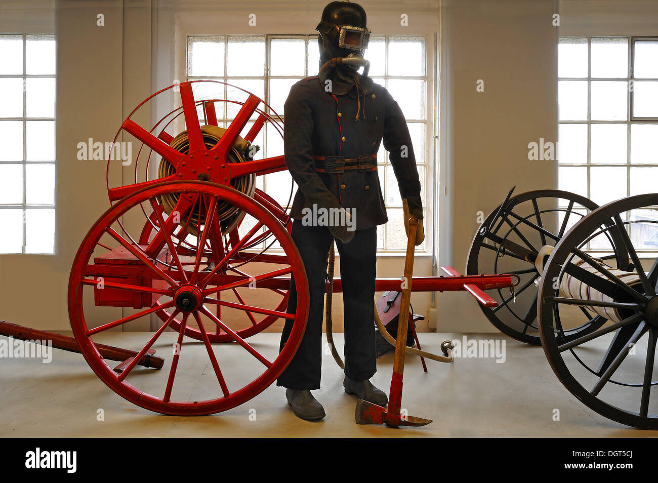 Firefighter wearing a breathing protection mask in front of a hose reel, early 20th century, exhibition of 150 years of Lauf Stock Photo