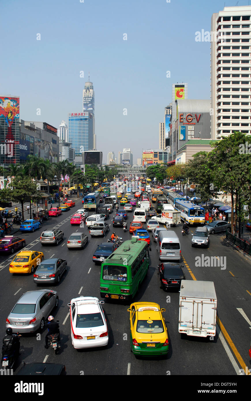 Pathum Rd Cars and other city traffic, Ratchadamri Road, Pathumwan, Pathum Wan ...