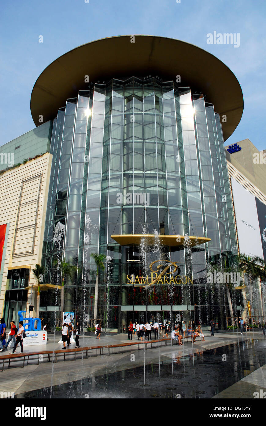 BANGKOK - MARCH 25: Chanel Store In Siam Paragon Shopping Mall In Bangkok  On March 25, 2016. It Is One Of The Biggest Shopping Centres In Asia Stock  Photo, Picture and Royalty Free Image. Image 56314339.