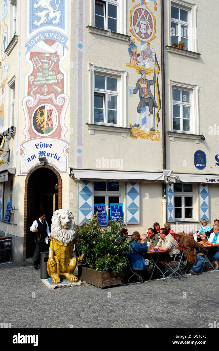 Mural, bar, coffeehouse and restaurant Loewe am Markt, Viktualienmarkt square, old town, Munich, Upper Bavaria, Bavaria Stock Photo
