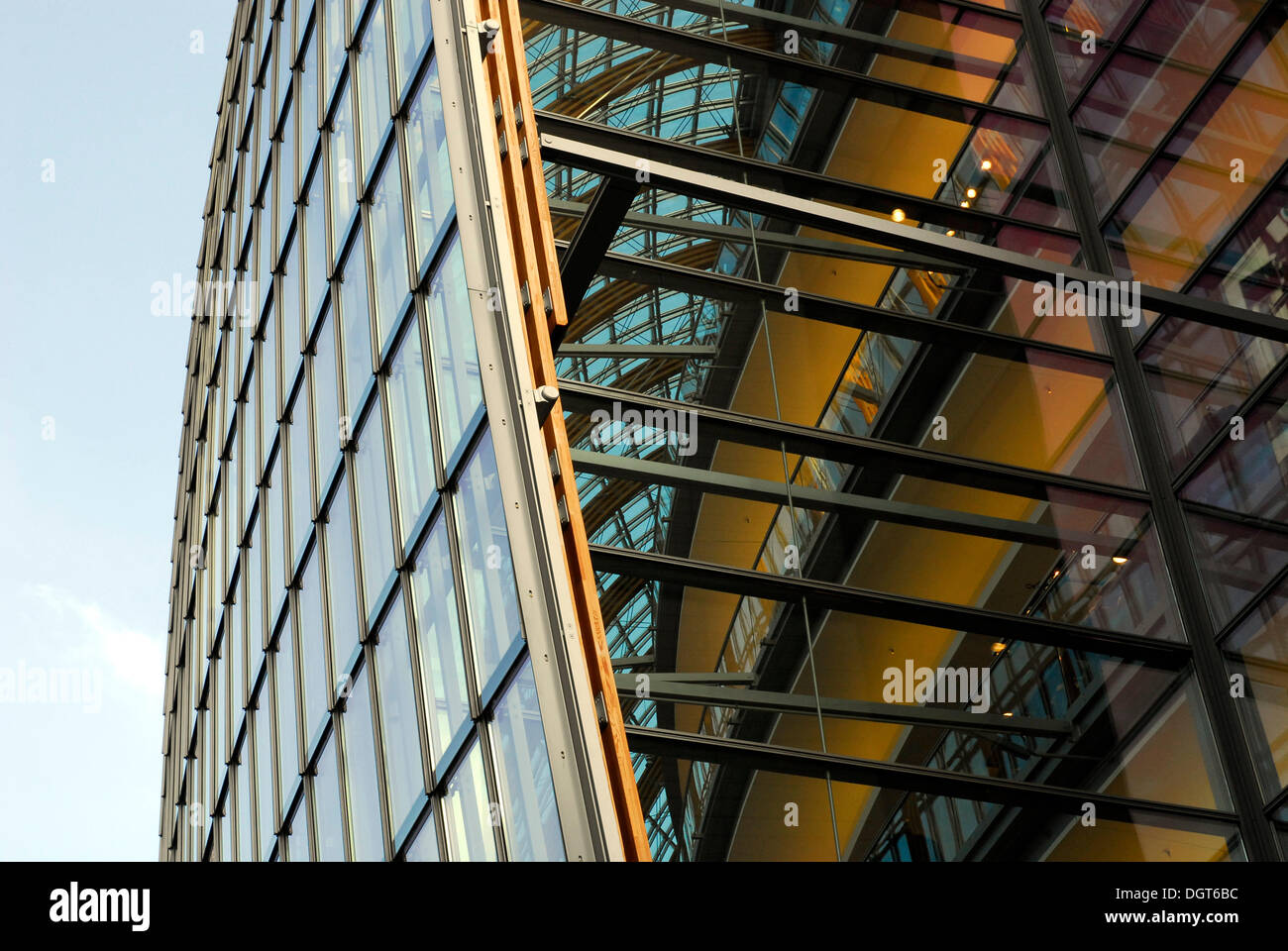 P & C, Peek & Cloppenburg clothes store, modern architecture by Renzo