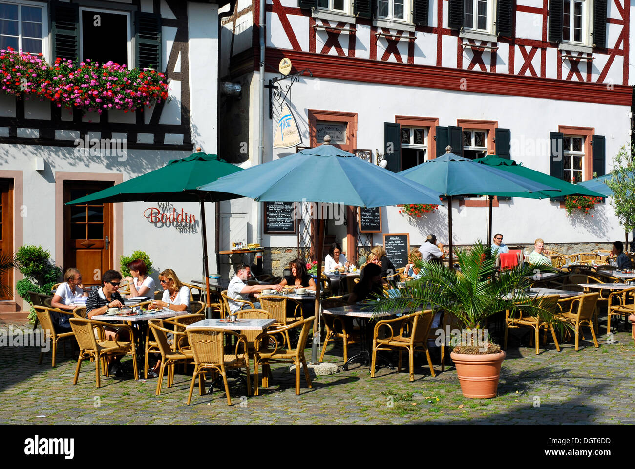 Bar cafe terrace, half-timbered houses in the back, on the market square, Grosser Markt, Heppenheim an der Bergstrasse, Hesse Stock Photo