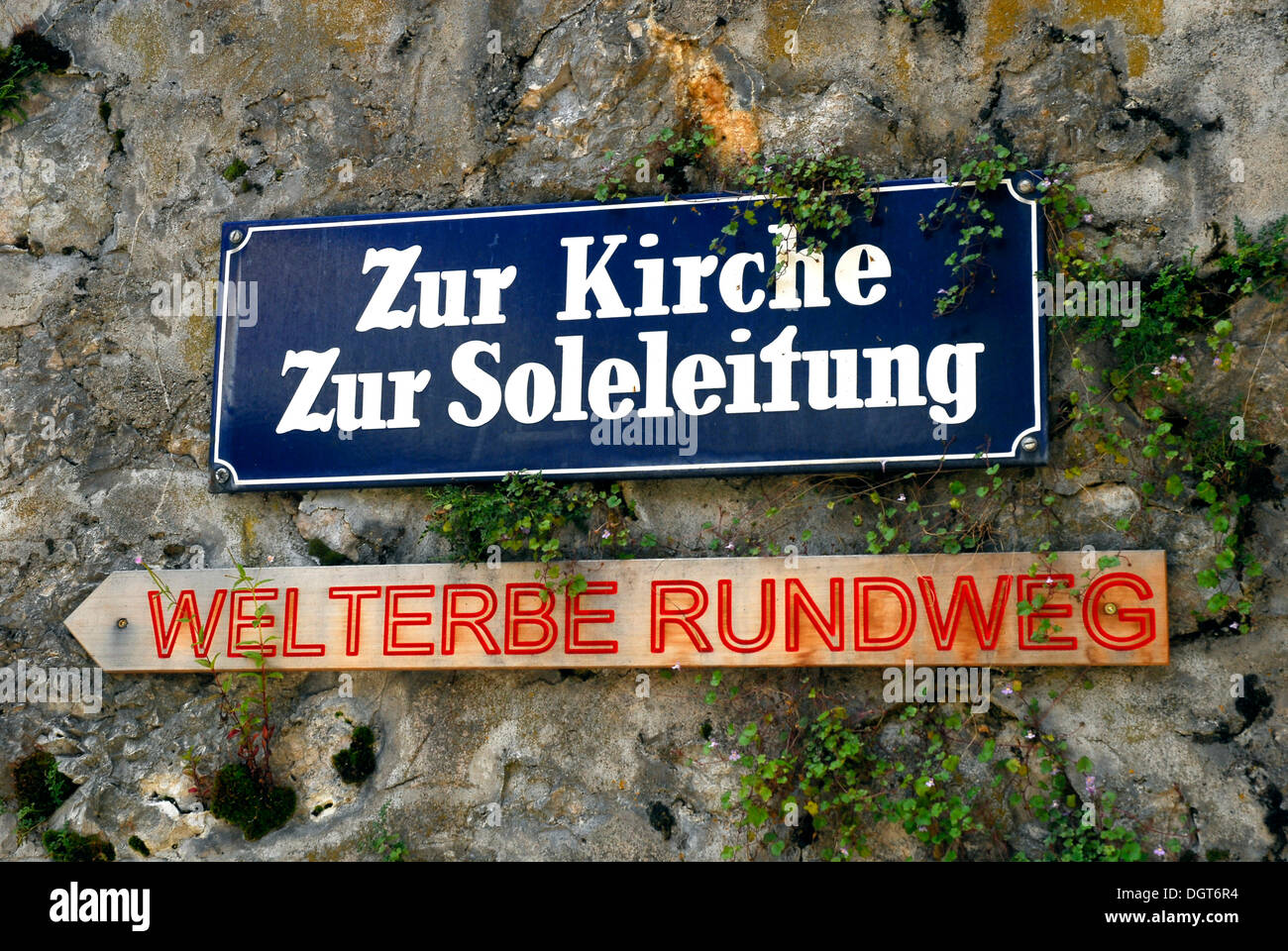 Walking track signs hi-res stock photography and images - Alamy
