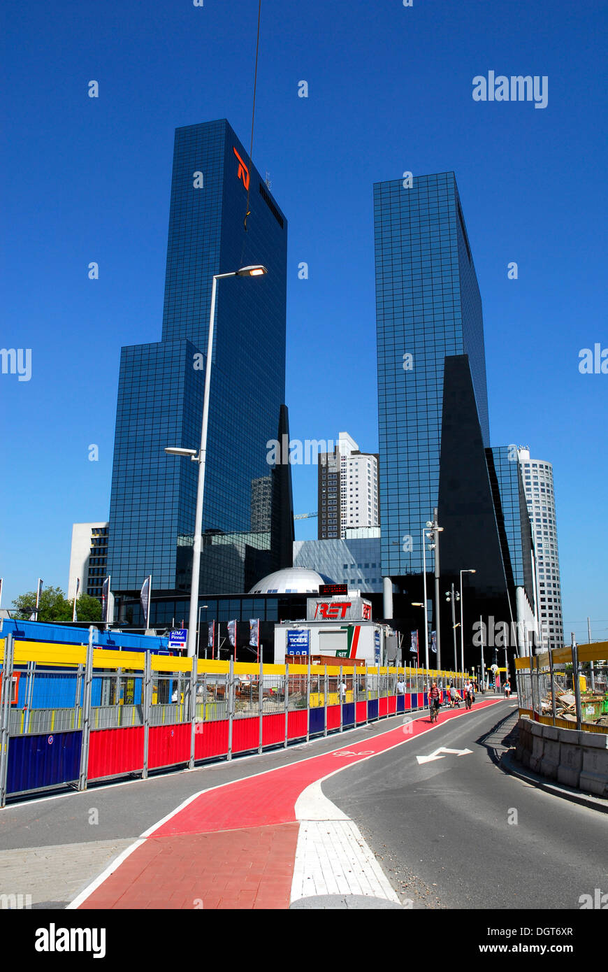 Construction site at the main railway station, Centraal Station, in the back the Delftse Poort office building at the Weena Stock Photo
